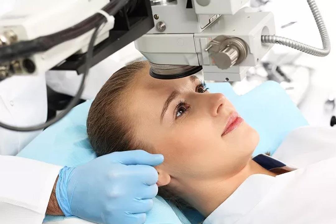 فحص النظر الشامل وأهميته للحفاظ على صحة العين يوضحه الدكتور سلطان الدريس – استشاري طب وجراحة العيون